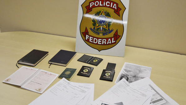Documentos apreendidos pela Polícia Federal na Operação Coiote