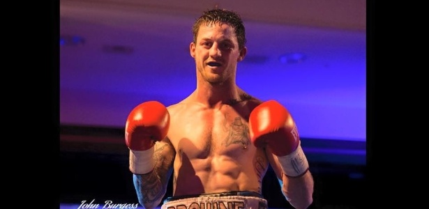 davey-browne-morre-ao-ser-nocauteado-1442262010440_615x300