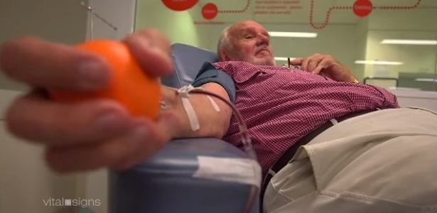 desde-que-tinha-18-anos-o-australiano-james-harrison-hoje-com-78-doa-sangue-e-com-esse-gesto-foi-capaz-de-salvar-a-vida-de-aproximadamente-2-milhoes-de-recem-nascidos-1433976490810_615x300