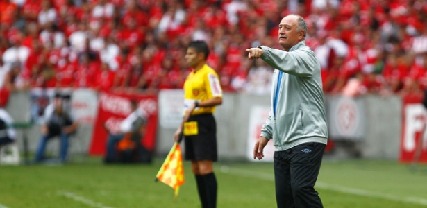 felipao-orienta-do-gremio-na-final-do-campeonato-gaucho-1430683921868_615x300