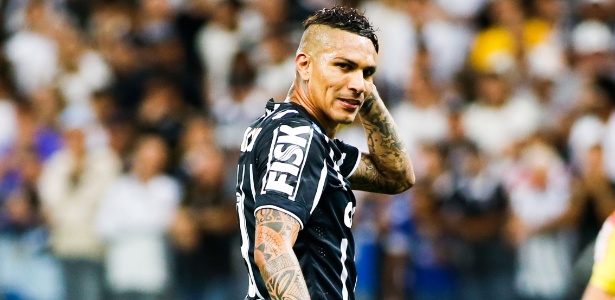 guerrero-caminho-no-gramado-do-itaquerao-durante-corinthians-x-santos-1415572011218_615x300