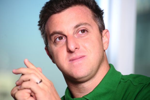 Luciano Huck, apresentador do programa "Caldeirão do Huck", da Rede Globo.