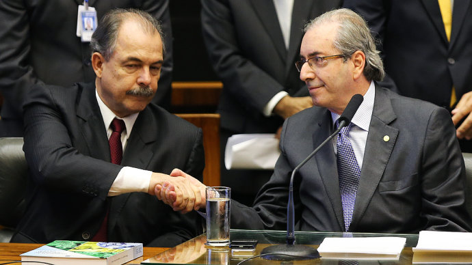 O ministro-chefe da Casa Civil, Aloizio Mercadante, e o presidente da Câmara dos Deputados, deputado Eduardo Cunha (PMDB-RJ), durante cerimônia de abertura dos trabalhos legislativos de 2015, em Brasília, nesta segunda-feira (02)