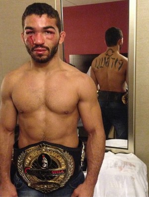 Patrício Pitbull com cinturão do Bellator MMA (Foto: Reprodução/Instagram)