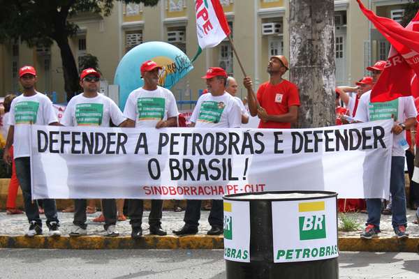 Resultado de imagem para Manifestação PETROBRAS