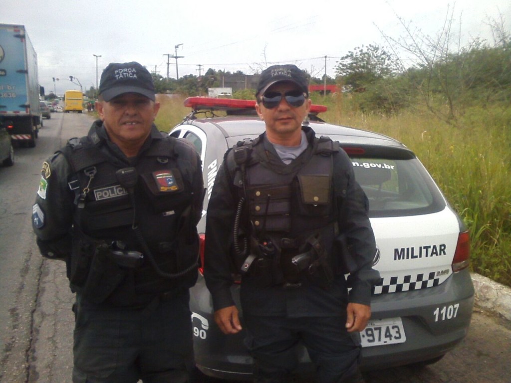 sargento Sales e o soldado Cruz