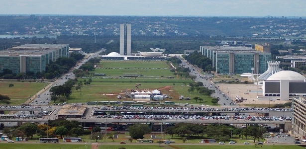 sede-do-jogo-de-abertura-da-copa-das-confederacoes-brasilia-sera-o-ponto-de-partida-para-muitos-torcedores-que-serao-levados-a-conhecer-o-pais-em-nome-da-paixao-pelo-futebol-1370533864404_615x300