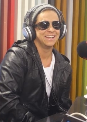 thammy-miranda-participa-do-programa-morning-show-na-radio-jovem-pan-1431529231418_300x420
